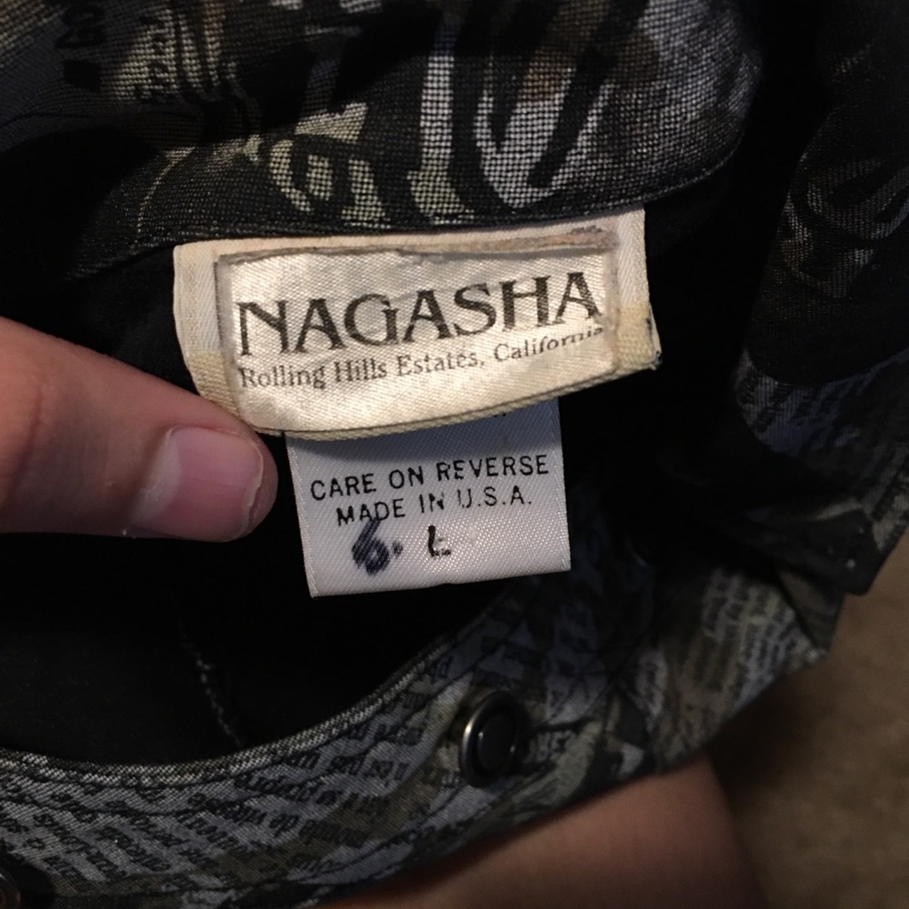 Blazer with Newspaper Pattern - Picture 6 of 6